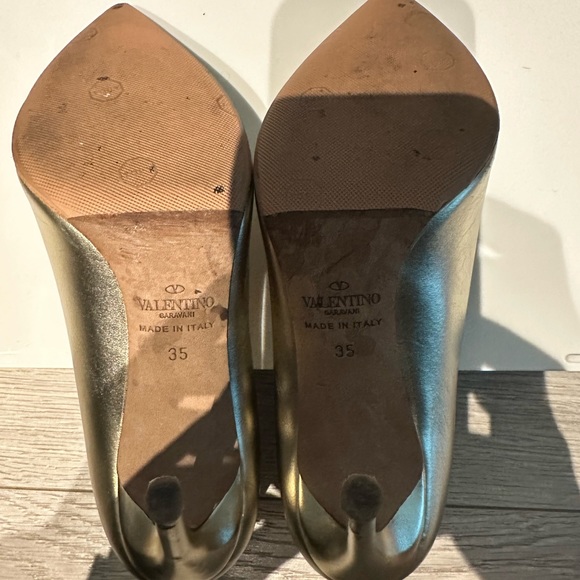 Valentino Garavani Rockstud High heel size 35 Gold leather gently used - Picture 14 of 15